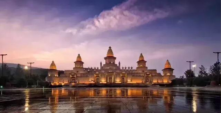 Lingshan Brahma Palace, the integration of traditional cultural elements and distinctive features of the times
